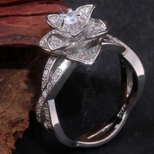 NEW 925 STERLING SILVER DIAMOND HALO RING, CUTE RING, SHINY RING.